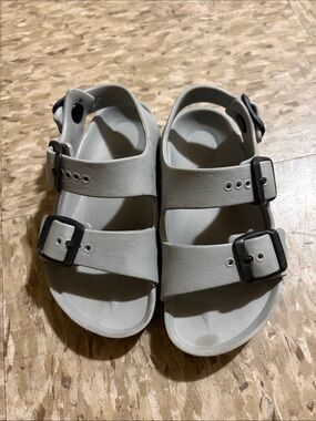 Birkenstock Kids Light Gray Double Buckle Sandals Size 26